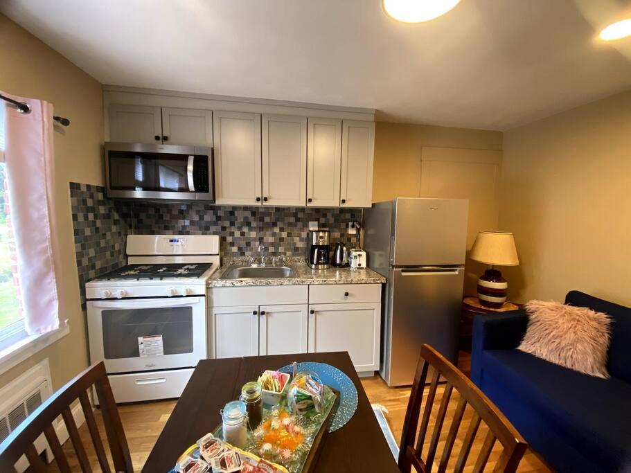 Cozy Boston Getaway Apartment! Free Parking Екстер'єр фото