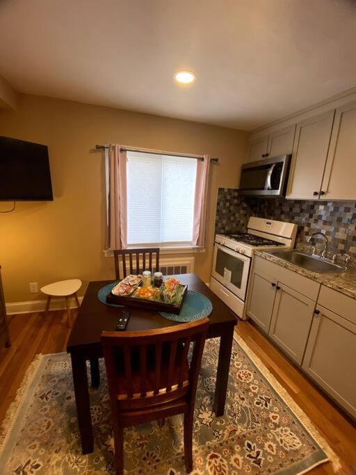 Cozy Boston Getaway Apartment! Free Parking Екстер'єр фото