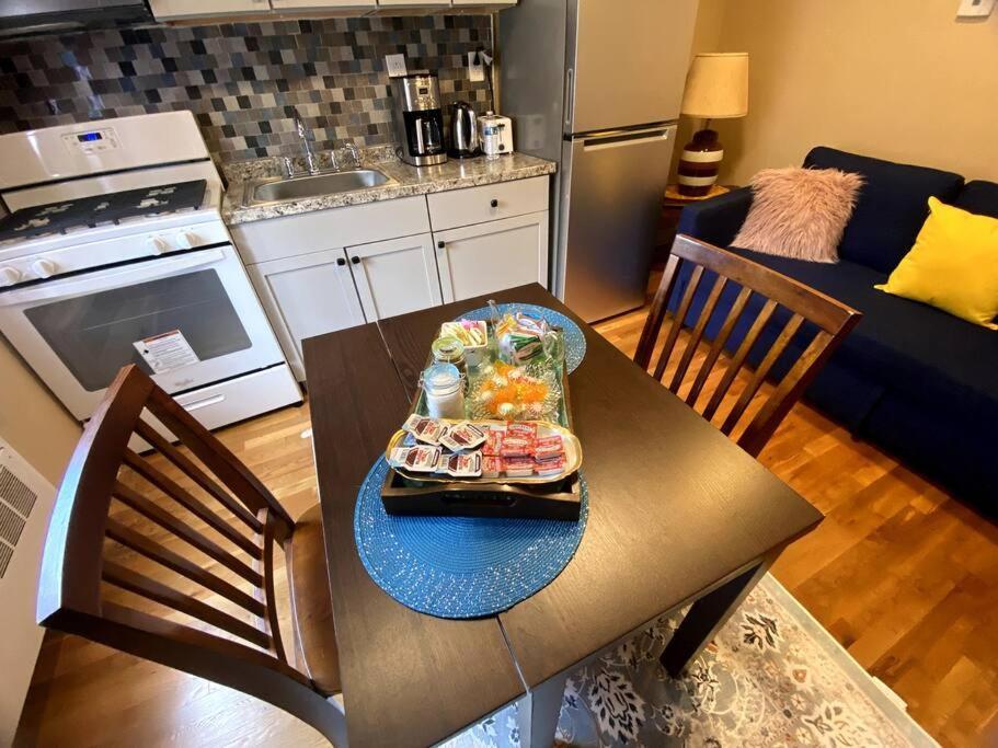 Cozy Boston Getaway Apartment! Free Parking Екстер'єр фото