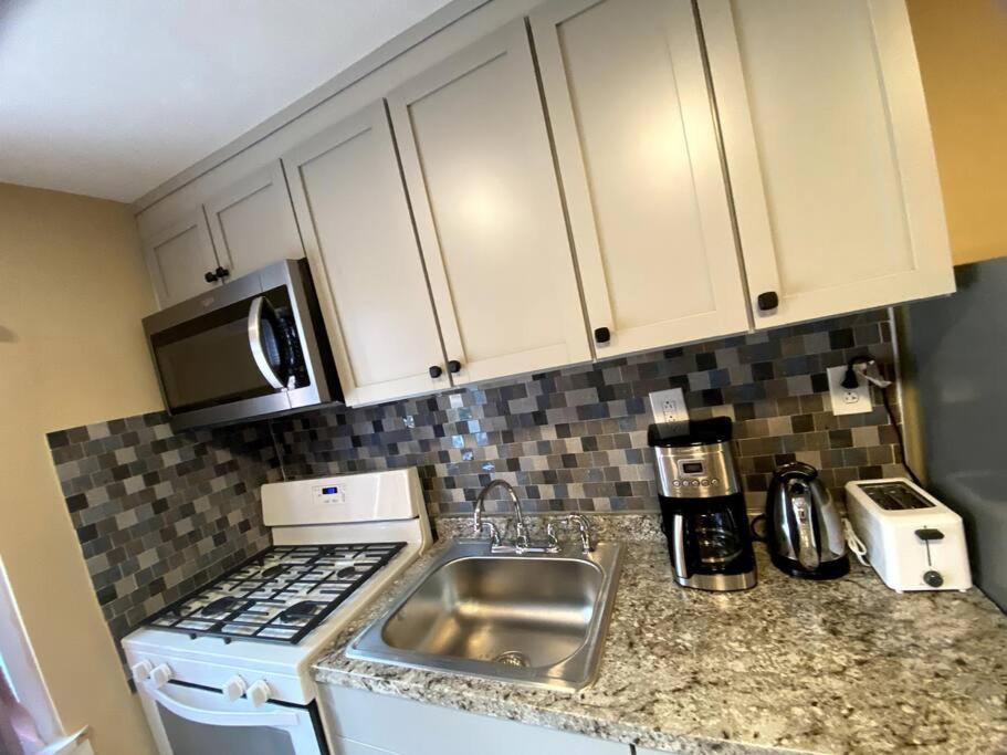 Cozy Boston Getaway Apartment! Free Parking Екстер'єр фото