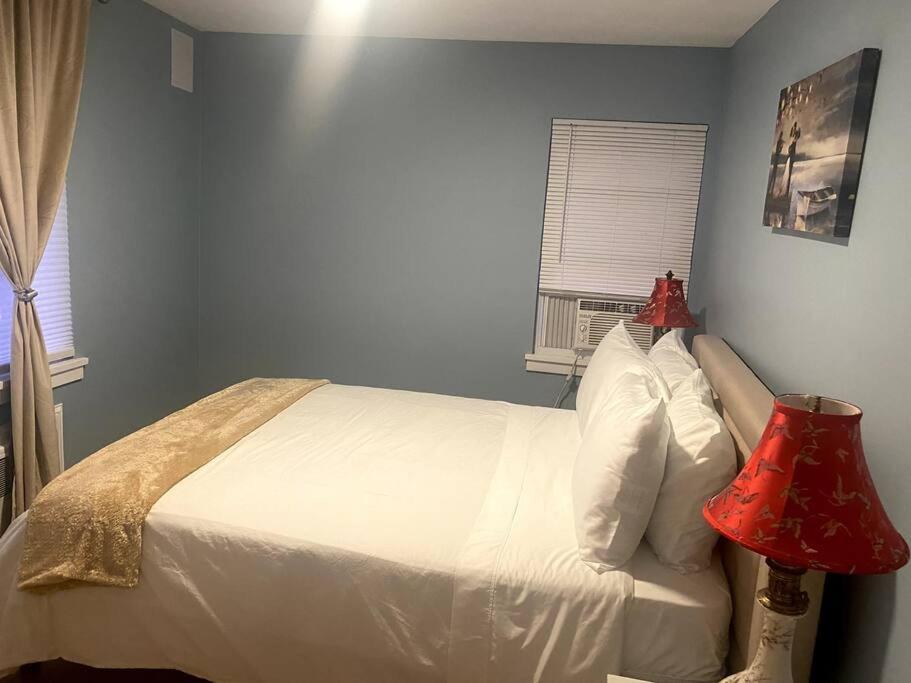 Cozy Boston Getaway Apartment! Free Parking Екстер'єр фото